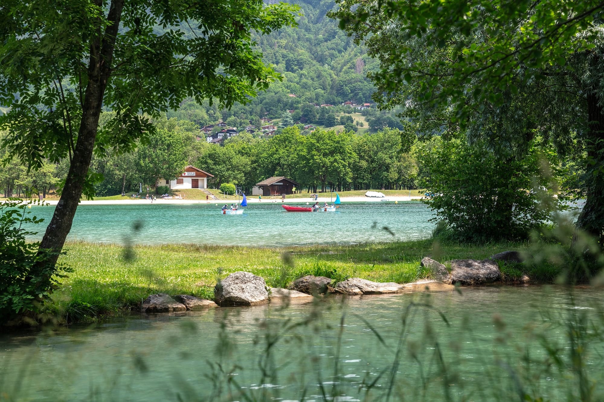 camping les iÌ‚les passy lac plage famille enfants bateau